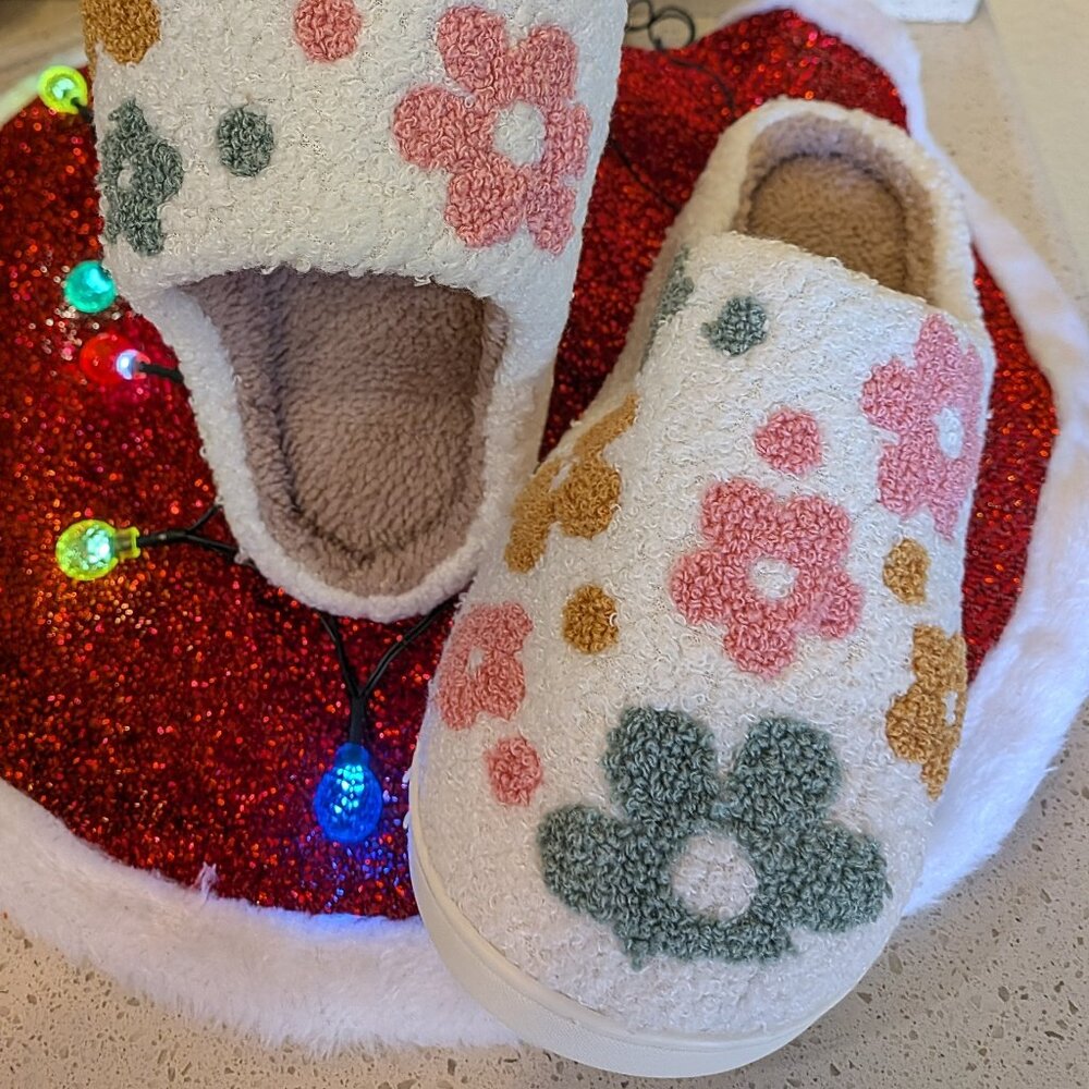 Women's Cozy Plush Slippers Embroidered Sunflower Design NEW